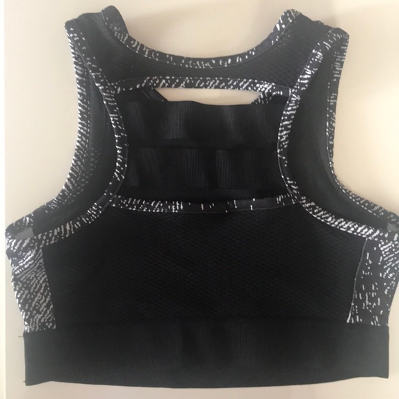 HIGH NECK Mesh Sports Bra - Picture 2 of 3